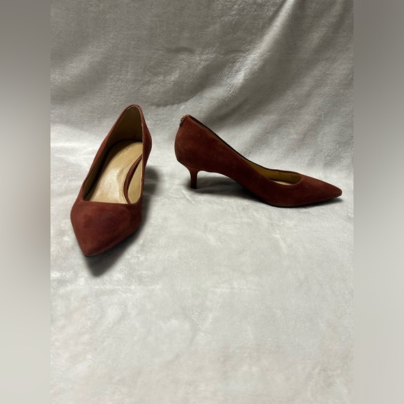 MICHAEL Michael Kors Shoes - Women’s Michael Kors brown Suede close pointed toe pumps kitten heels size 7.5
